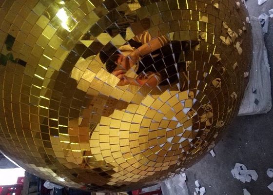A fase dourada do disco da bola do espelho de 120CM ilumina a bola de gerencio